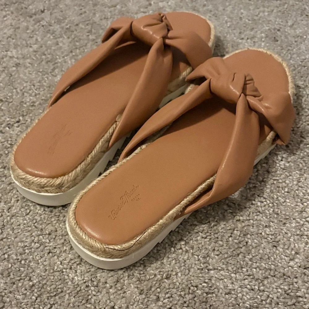 Universal Thread Brown Espadrille Slides padded sandals size 11 brown slip ons